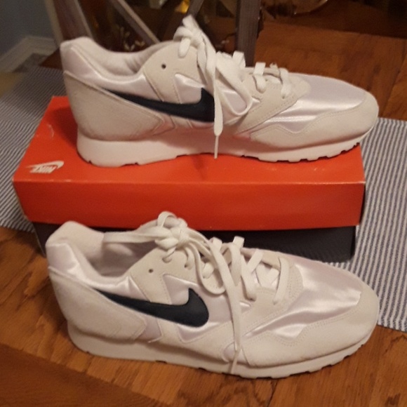 Men's Nike Decade sneakers 9 1/2 - Picture 1 of 6